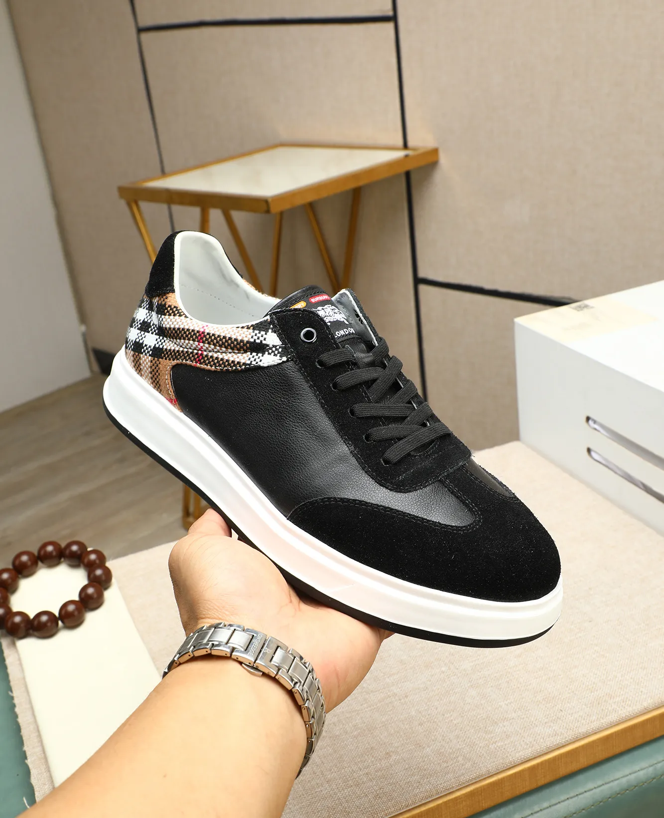 Men's shoes 💰440 ❤️❤️❤️[BURBERRY] Burberry purchasing agent 🔍Men's 🚹New model is synchronized with the official website. The upper is made of imported fabrics and cowhide lining. Completely 1⃣:1⃣ replica🇮🇹, non-slip and wear-resistant rubber outsole ⚠original factory goods, 🔍🔍high quality, please look at the details, welcome to compare⚠Size: 38-44